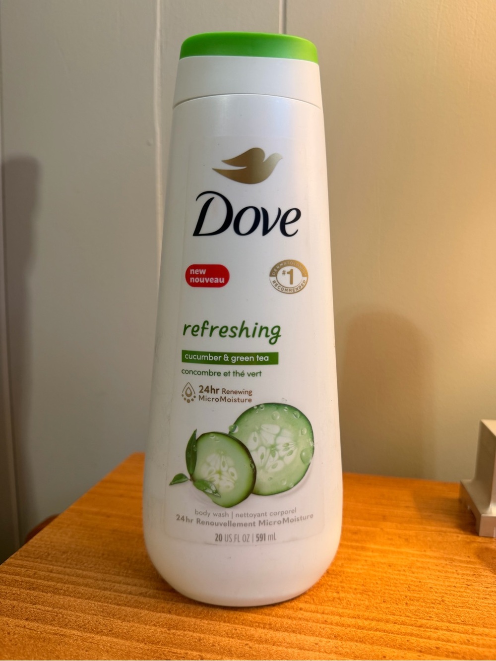 Dove Refreshing Cucumber & Green Tea Body Wash - White/Green